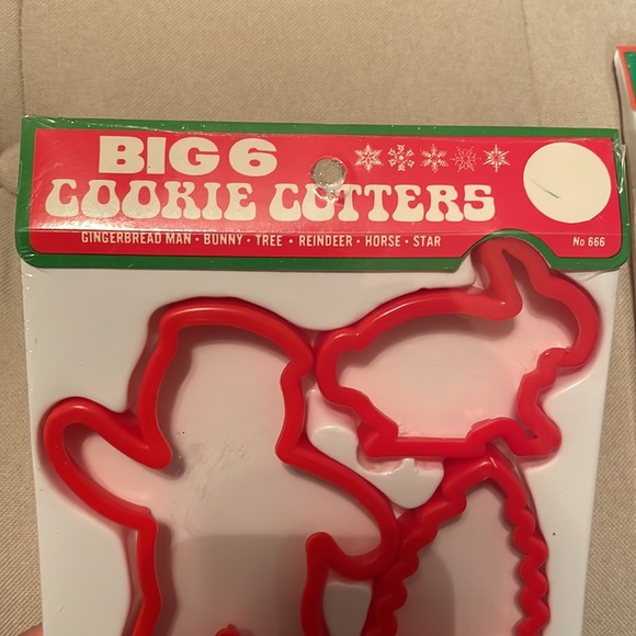 Red or Green Cookie Cutters  Christmas Press Cookie Decorating Nativity Scene. - Picture 7 of 8
